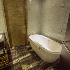 La Perle International Hotel ванная