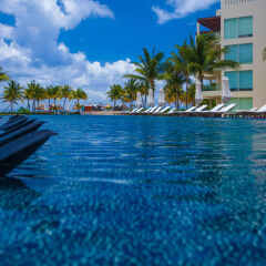Отель The Elements Oceanfront & Beachside Condo Hotel Мексика, Плая-дель-Кармен - отзывы, цены и фото номеров - забронировать отель The Elements Oceanfront & Beachside Condo Hotel онлайн пляж