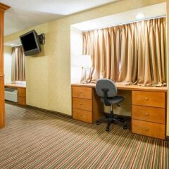 Отель Quality Inn and Suites North/Polaris удобства в номере фото 2
