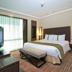 Отель Holiday Inn Bangkok, an IHG Hotel Таиланд, Бангкок - отзывы, цены и фото номеров - забронировать отель Holiday Inn Bangkok, an IHG Hotel онлайн комната для гостей фото 2