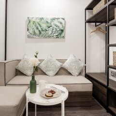 Отель La Regatta Boutique Residences сейф в номере
