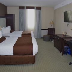 Coast Lethbridge Hotel & Conference Centre сейф в номере