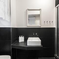 Отель Short stay Apartment Violet's house Италия, Палермо - отзывы, цены и фото номеров - забронировать отель Short stay Apartment Violet's house онлайн ванная