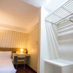 Snooze Hotel Thonglor Bangkok Бангкок сейф в номере