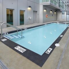 Отель Coast Coal Harbour Hotel Канада, Ванкувер - отзывы, цены и фото номеров - забронировать отель Coast Coal Harbour Hotel онлайн бассейн