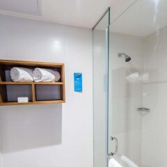 Отель Hampton by Hilton Santo Domingo Airport ванная фото 2