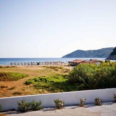 Отель Aselinos Suites пляж фото 2