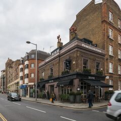Отель Delightful Kensington Home close to Hyde Park Лондон городской автобус