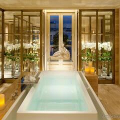 Отель Four Seasons George V Париж бассейн