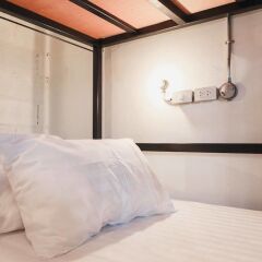 Nivas Siam Hostel Бангкок сейф в номере