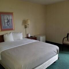 Отель Travel Inn - Columbus North США, Колумбус - отзывы, цены и фото номеров - забронировать отель Travel Inn - Columbus North онлайн комната для гостей