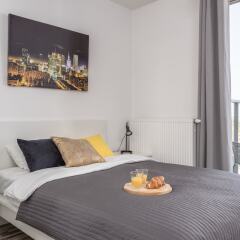 Апартаменты Chill Apartments Bliska Wola комната для гостей фото 4