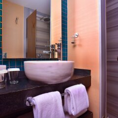 Pera Tulip Hotel Турция, Стамбул - 11 отзывов об отеле, цены и фото номеров - забронировать отель Pera Tulip Hotel онлайн ванная фото 2