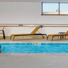 Отель Courtyard by Marriott St. Louis Downtown West бассейн фото 2