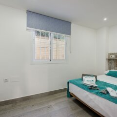 Отель Villas By Seric,15' walking to the beach Торремолинос комната для гостей фото 5