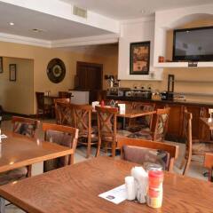 Отель Best Western Cumbres Aeropuerto гостиничный бар