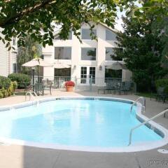 Отель Hampton Inn & Suites Springdale бассейн фото 2