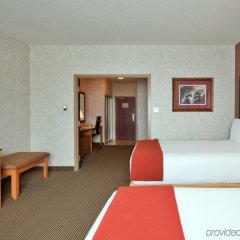 Отель Holiday Inn Express Hotel & Suites Calgary S-Macleod Trail S, an IHG Hotel Канада, Калгари - отзывы, цены и фото номеров - забронировать отель Holiday Inn Express Hotel & Suites Calgary S-Macleod Trail S, an IHG Hotel онлайн комната для гостей
