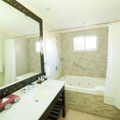 Отель Jewel Paradise Cove Beach Resort & Spa - Curio Collection by Hilton ванная