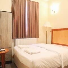 London Shelton Hotel сейф в номере