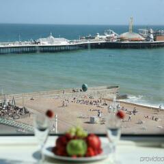Отель Jurys Inn Brighton Waterfront Великобритания, Брайтон - отзывы, цены и фото номеров - забронировать отель Jurys Inn Brighton Waterfront онлайн пляж фото 2