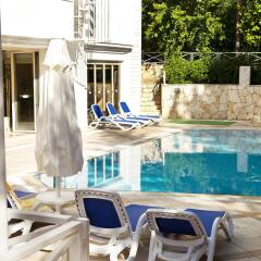 Отель Villa Adora Beach бассейн