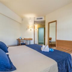 Отель Roc Lago Rojo - Adults recommended Испания, Торремолинос - 1 отзыв об отеле, цены и фото номеров - забронировать отель Roc Lago Rojo - Adults recommended онлайн комната для гостей фото 4