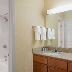 Отель Hawthorn Suites by Wyndham Airport East Hotel США, Колумбус - отзывы, цены и фото номеров - забронировать отель Hawthorn Suites by Wyndham Airport East Hotel онлайн ванная