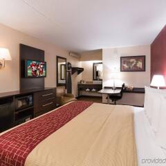 Отель Red Roof Inn PLUS+ Columbus-Ohio State University OSU США, Колумбус - отзывы, цены и фото номеров - забронировать отель Red Roof Inn PLUS+ Columbus-Ohio State University OSU онлайн удобства в номере фото 2