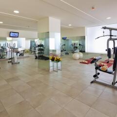 Отель Villa Doris Suites фитнесс-зал