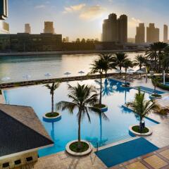 Отель Beach Rotana ОАЭ, Абу-Даби - 1 отзыв об отеле, цены и фото номеров - забронировать отель Beach Rotana онлайн бассейн фото 3