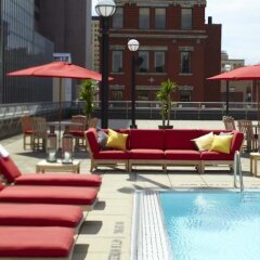 Отель Renaissance Columbus Downtown Hotel США, Колумбус - отзывы, цены и фото номеров - забронировать отель Renaissance Columbus Downtown Hotel онлайн бассейн фото 3