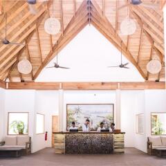 Отель Reethi Faru Resort интерьер отеля
