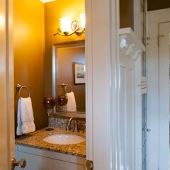 Отель Haddon House Bed & Breakfast Канада, Бурнаби - отзывы, цены и фото номеров - забронировать отель Haddon House Bed & Breakfast онлайн ванная
