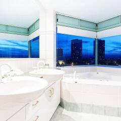 Отель The Waterford on Main Beach ванная фото 2