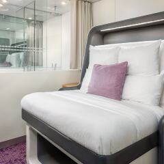 Отель YOTELAIR Amsterdam Schiphol - Transit Hotel Нидерланды, Схипхол - отзывы, цены и фото номеров - забронировать отель YOTELAIR Amsterdam Schiphol - Transit Hotel онлайн комната для гостей фото 2