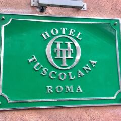Hotel Tuscolana парковка