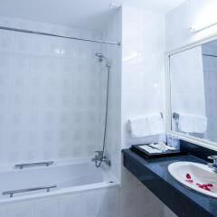 Отель Nha Trang Lodge Hotel Вьетнам, Нячанг - 2 отзыва об отеле, цены и фото номеров - забронировать отель Nha Trang Lodge Hotel онлайн ванная