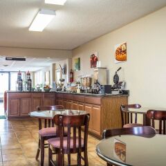 Отель Quality Inn And Suites Monroe гостиничный бар
