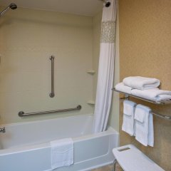 Hampton Inn Madison East Towne Mall Area in Madison, United States of America from 149$, photos, reviews - zenhotels.com bathroom