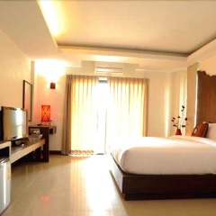 Отель The Charm Boutique Resort сейф в номере