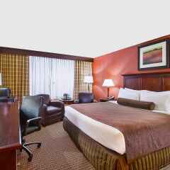 Отель Crowne Plaza Cleveland South-Independence комната для гостей