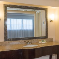 Отель Holiday Inn Miami Beach-Oceanfront ванная фото 2