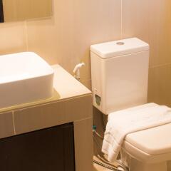 Отель Thonglor Suites Бангкок ванная фото 2