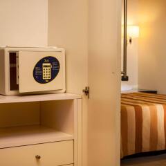 Buenos Aires Hotel сейф в номере