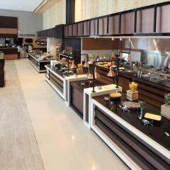 Metropolitan Hotel Dubai питание