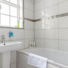 Отель Modern 3 Bedroom Central Brighton House ванная