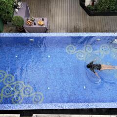 Отель Salil Hotel Sukhumvit - Soi Thonglor 1 Таиланд, Бангкок - отзывы, цены и фото номеров - забронировать отель Salil Hotel Sukhumvit - Soi Thonglor 1 онлайн бассейн фото 2