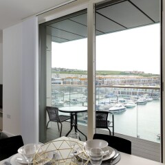 Отель Rethink Living - Luxury Brighton Marina в номере