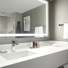 Отель Calgary Marriott Downtown Hotel Канада, Калгари - отзывы, цены и фото номеров - забронировать отель Calgary Marriott Downtown Hotel онлайн ванная